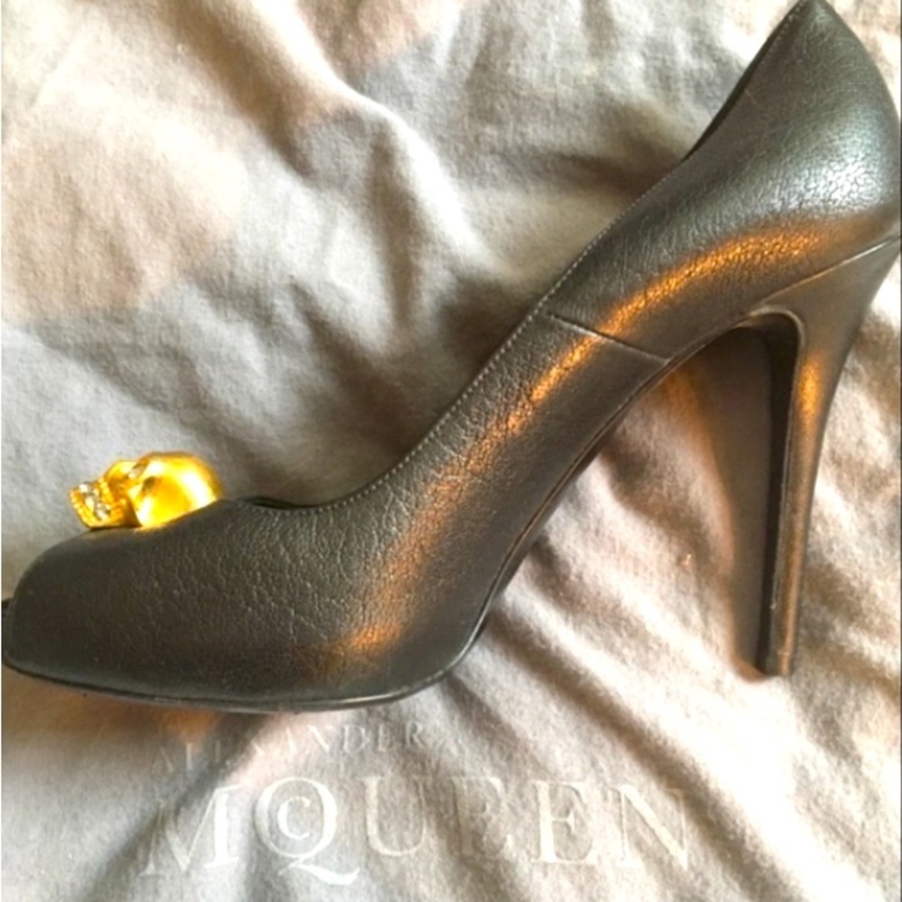 ALEXANDER MCQUEEN BLACK LEATHER GOLD DIAMOND SKULL Vintage Heels Pump Stilettos - Picture 2 of 8